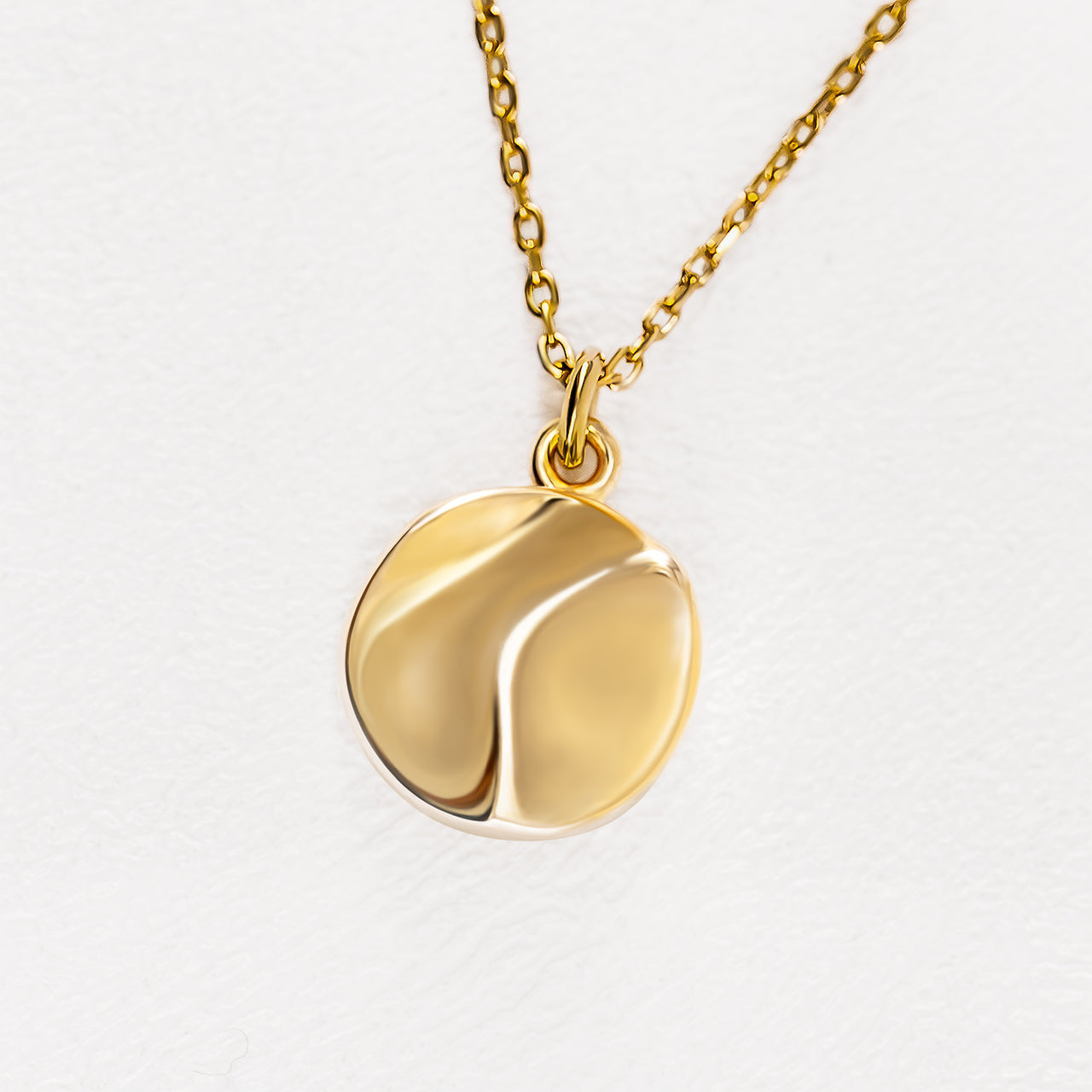 gold round pendant front close up