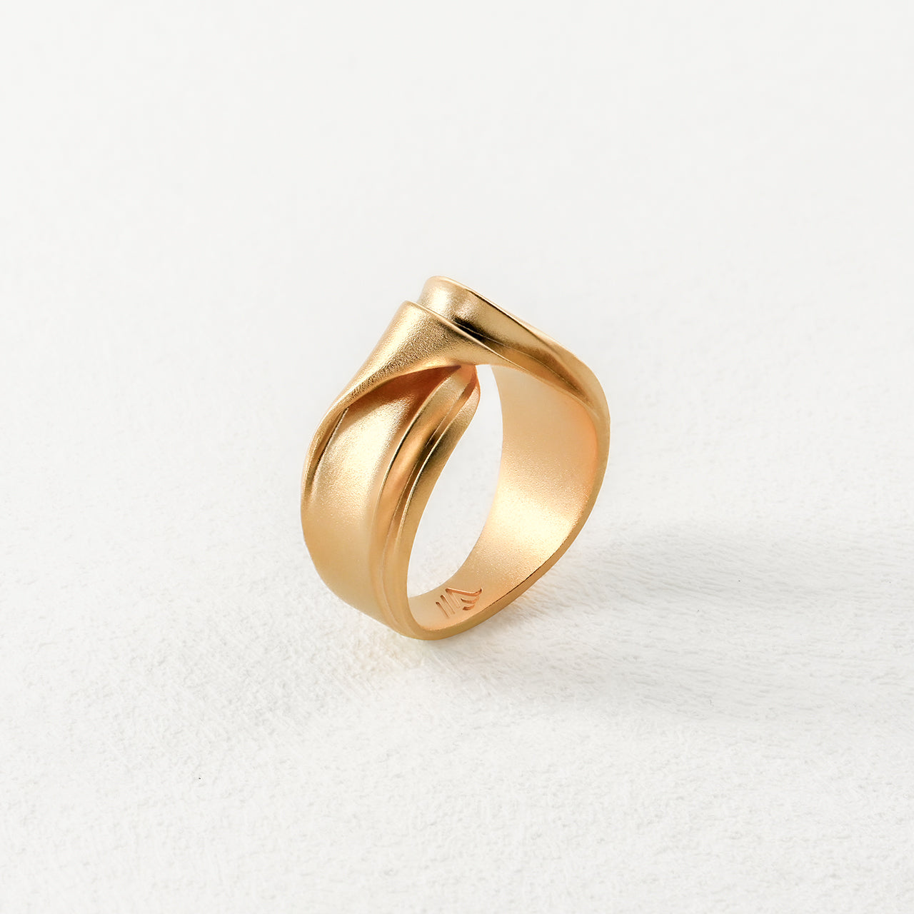 ENTWINE-gold-ring-close up