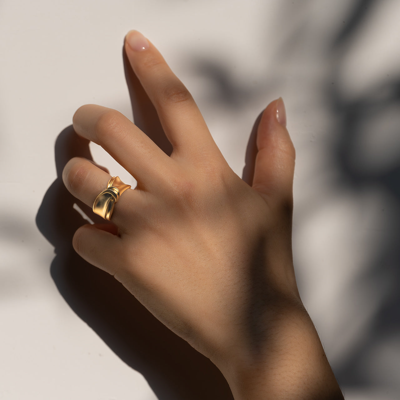 ENTWINE-gold-ring-on model