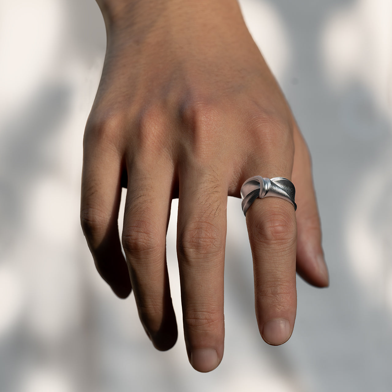 ENTWINE-silver-ring-on model